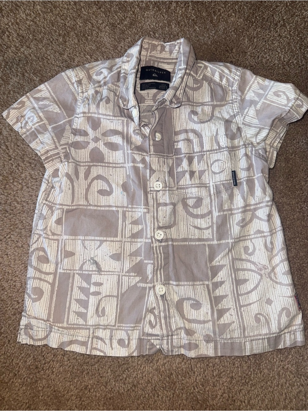 Quiksilver Boys' Short Sleeve Button-Up Shirt in Beige and White Tribal Print